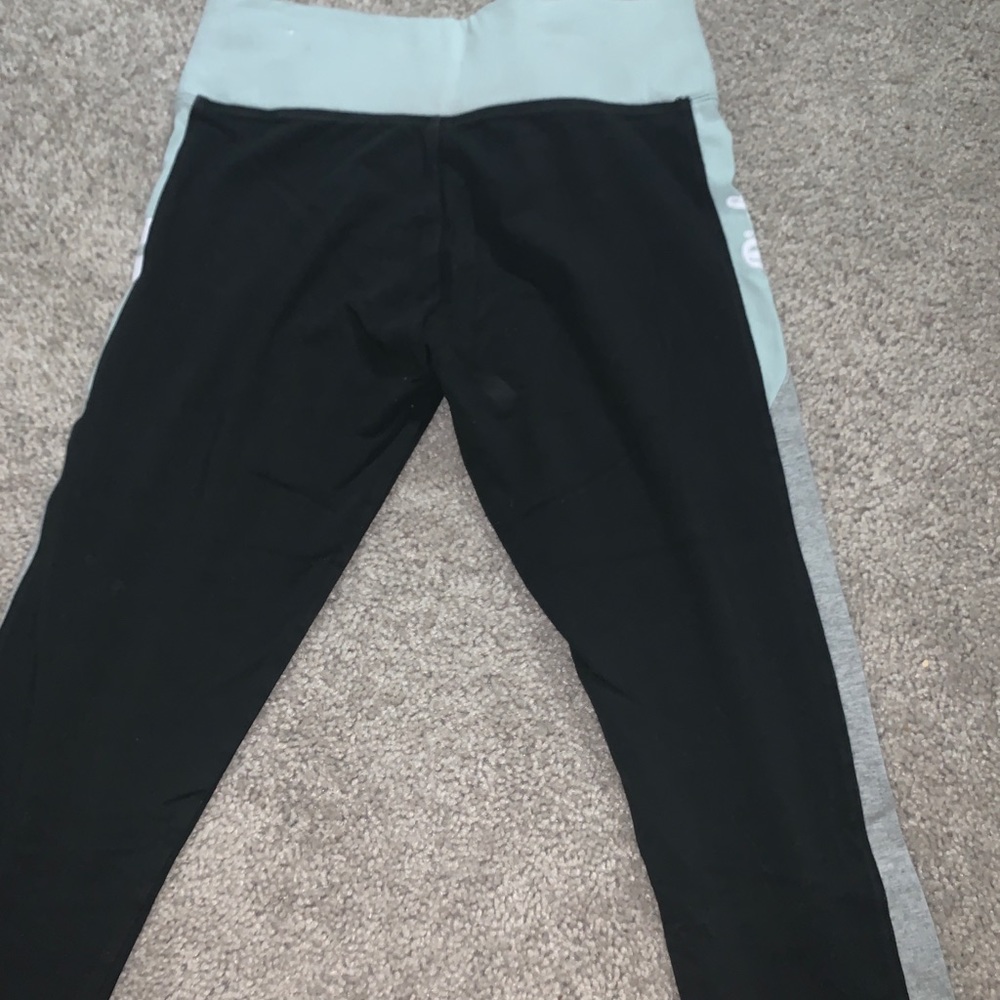 VS PINK cropped yoga pants - Picture 4 of 5